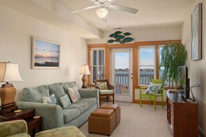 TV - La Dolce Vita II: Soundfront condo w/sunset views, community pool, 2 en-suites! (Nags Head)