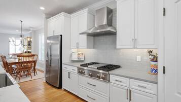 House, Multiple Beds, Patio, Garden View | Private kitchen | Fridge, microwave, oven, stovetop