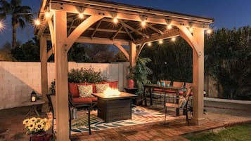 House, 4 Bedrooms | Terrace/patio