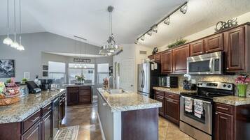 House, 4 Bedrooms | Private kitchen | Fridge, oven, stovetop, coffee/tea maker