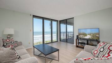 Condo (3 Bedrooms) | Property amenity