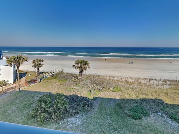 Condo (3 Bedrooms) | Property amenity