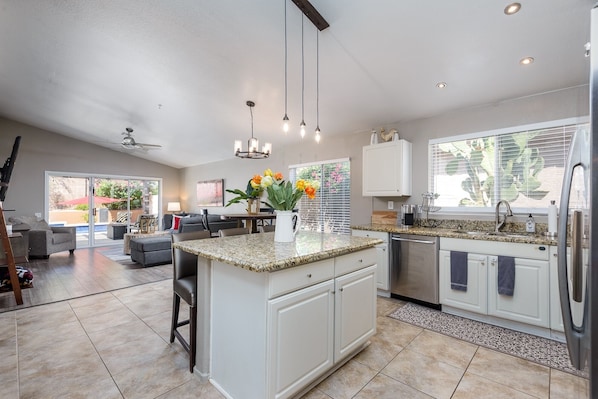 Hus, 3 soverom | Eget kjøkken | Kjøleskap, ovn, kaffetrakter/tekoker og brødrister