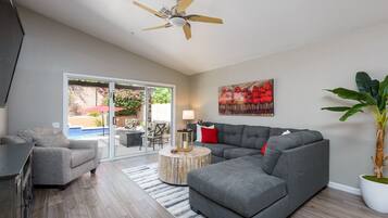 House, 3 Bedrooms | Living room