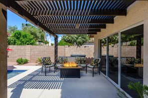 House, 3 Bedrooms | Balcony