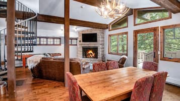 Condo, 3 Bedrooms | Dining
