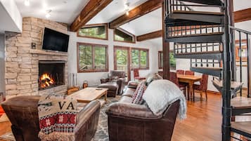 Condo, 3 Bedrooms | Living area | Smart TV