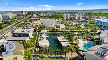 Condo (1 Bedroom) | Property amenity