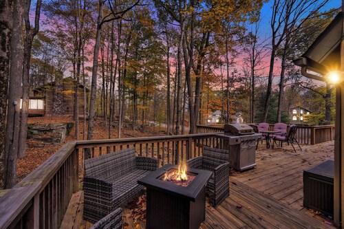 Poconos Retreat w/ Pool and Lake Access