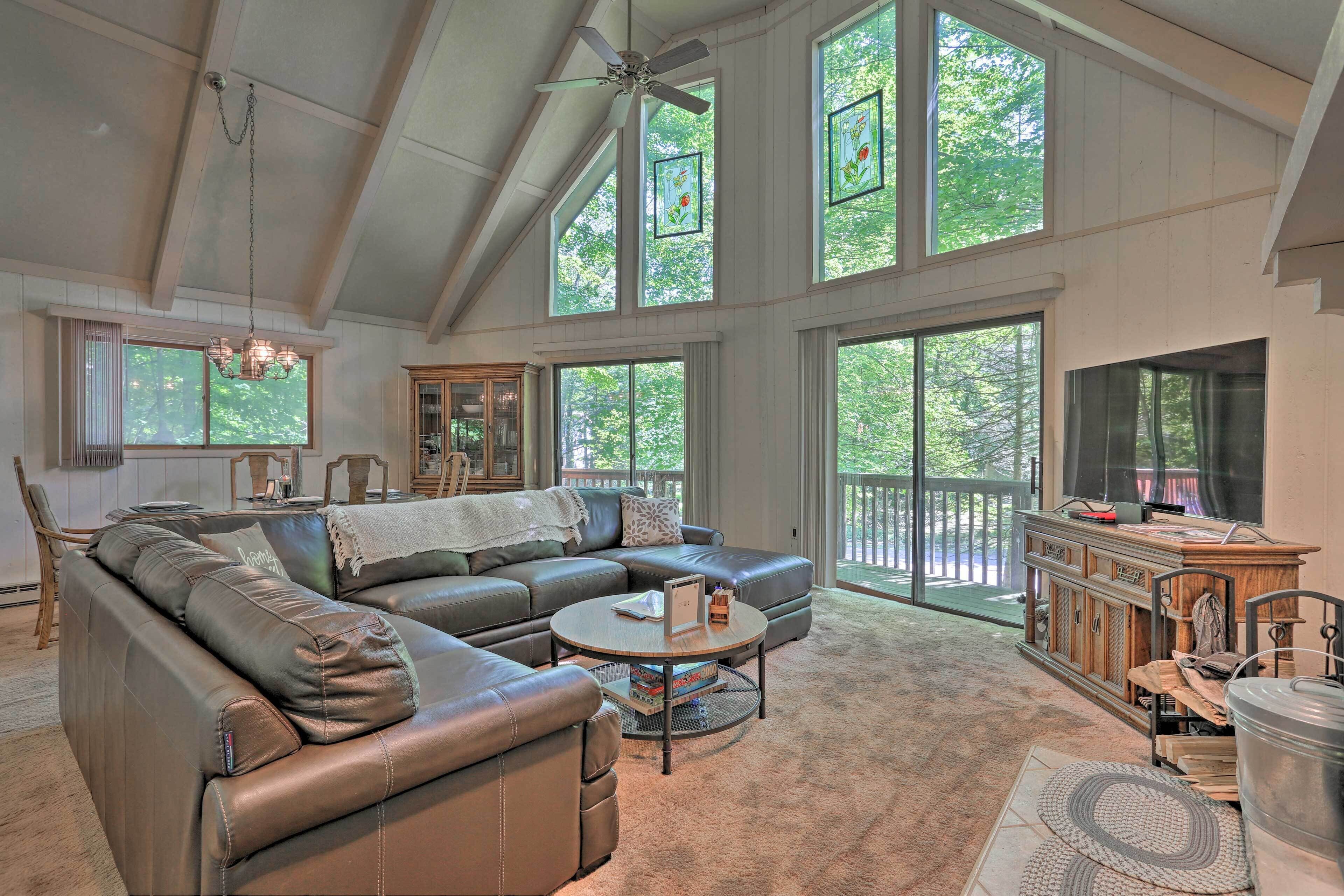 Pet-Friendly Lake Ariel Resort Home w/ Deck!