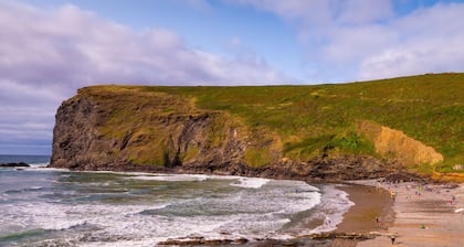 Nestled down just off the South West coast path, The North Wing of this beautiful old farmhouse is t