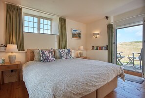 1 dormitorio, tabla de planchar con plancha, wifi y ropa de cama
