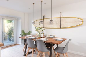 Dining - Maris Cottage is a cosy home from home, perfect for a family with small children or some surfing fri (St Agnes)