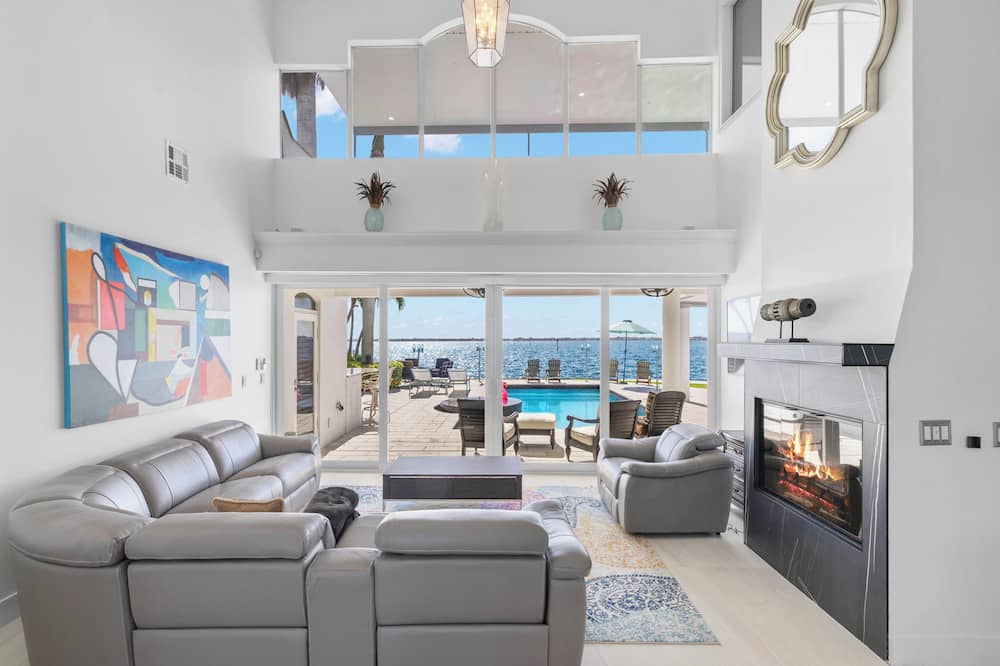 Dolce Vita Villa by Distinctive Beach Rentals - McGregor, FL