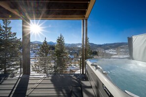 Tina de hidromasaje al aire libre