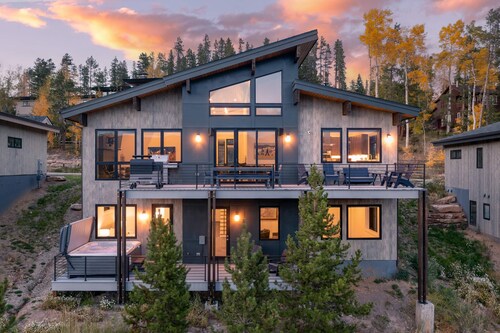 Rendezvous Game Trail | Luxe Mountain Home | Brand New Build | Amazing Views