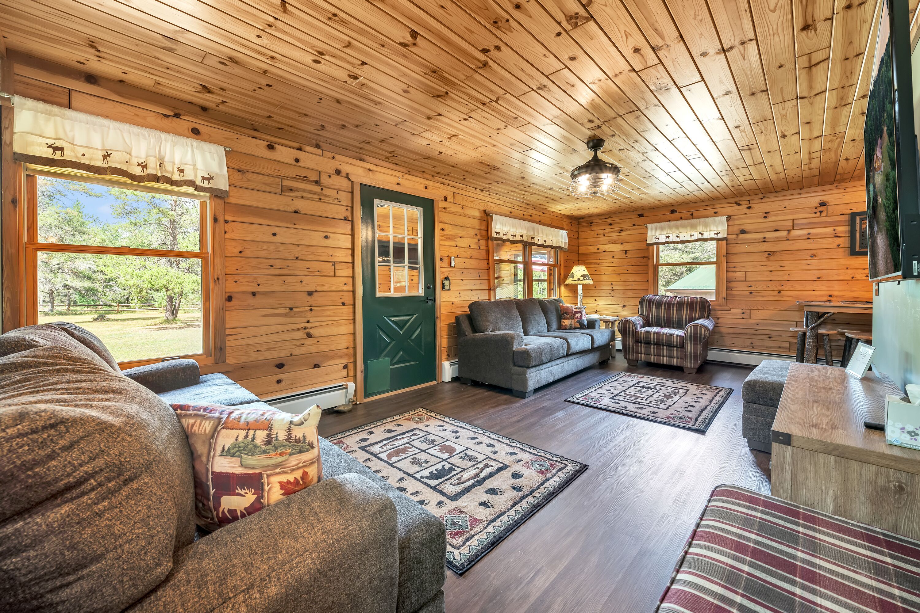 Luxury Cabin with Hot Tub, Hiking, ATV Trails on Private 10 Acres