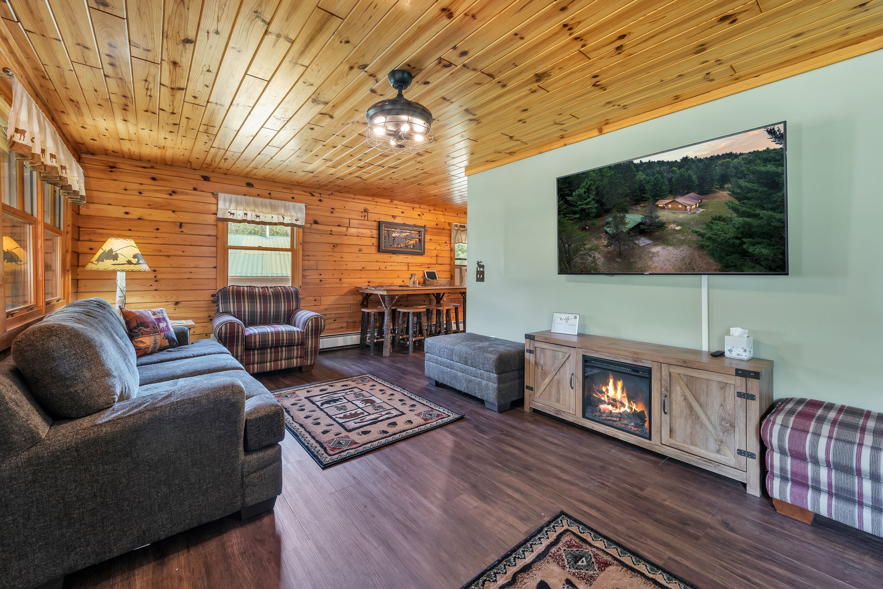 Luxury Cabin with Hot Tub, Hiking, ATV Trails on Private 10 Acres