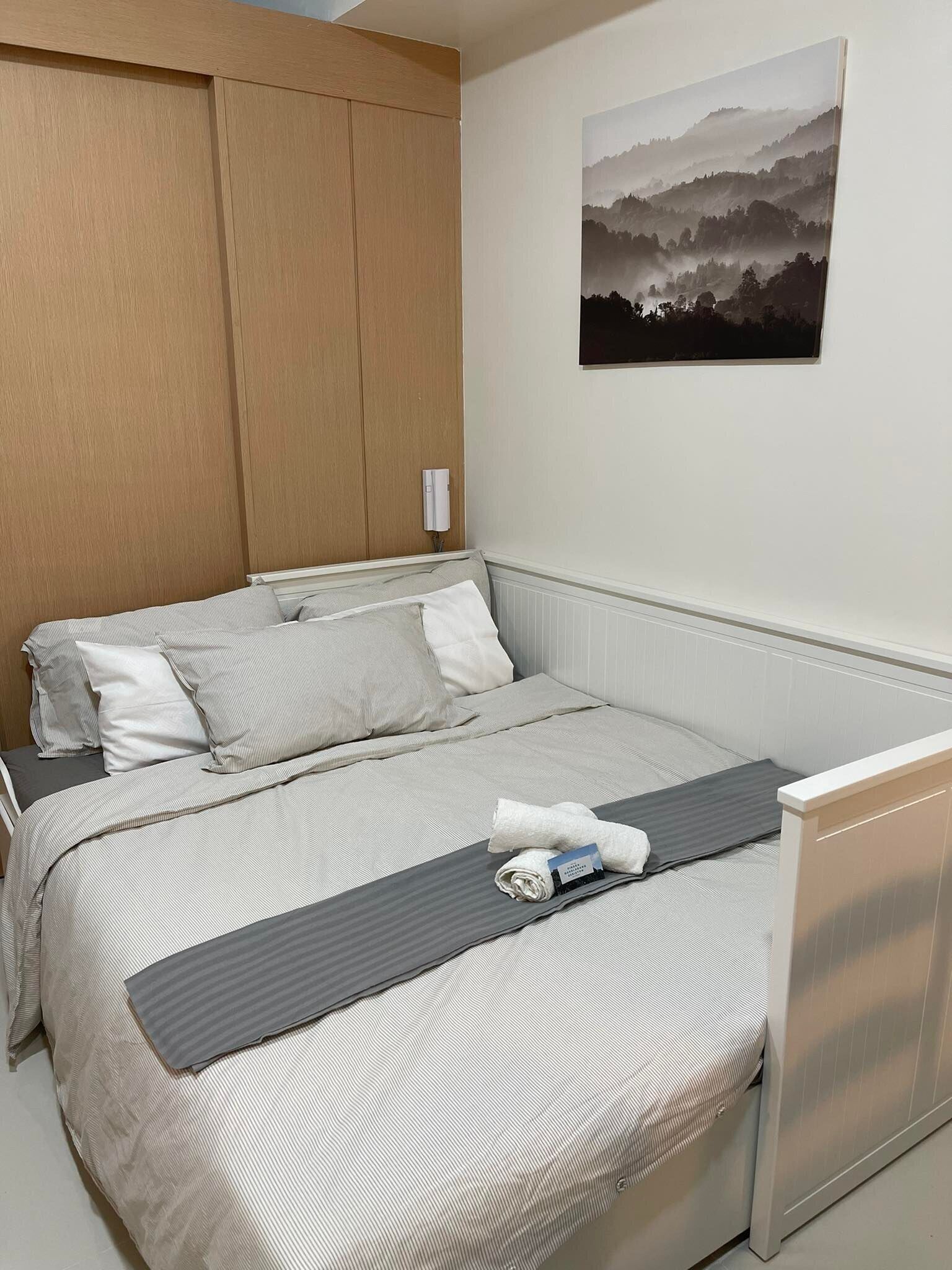 1 BR Cozy Modern Condo Balcony at Wind Residences