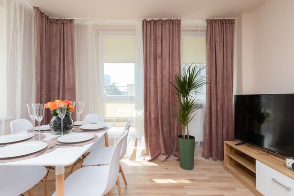 Apartment, 2 Schlafzimmer, 2 Bäder | Wohnzimmer