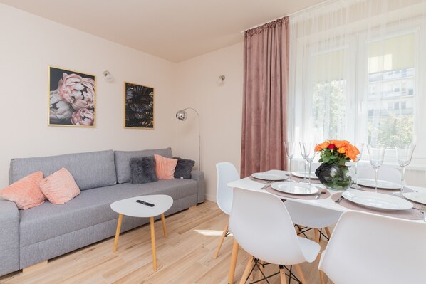 Living room - Apartment Rejtana Warszawa by Renters (Warsaw)