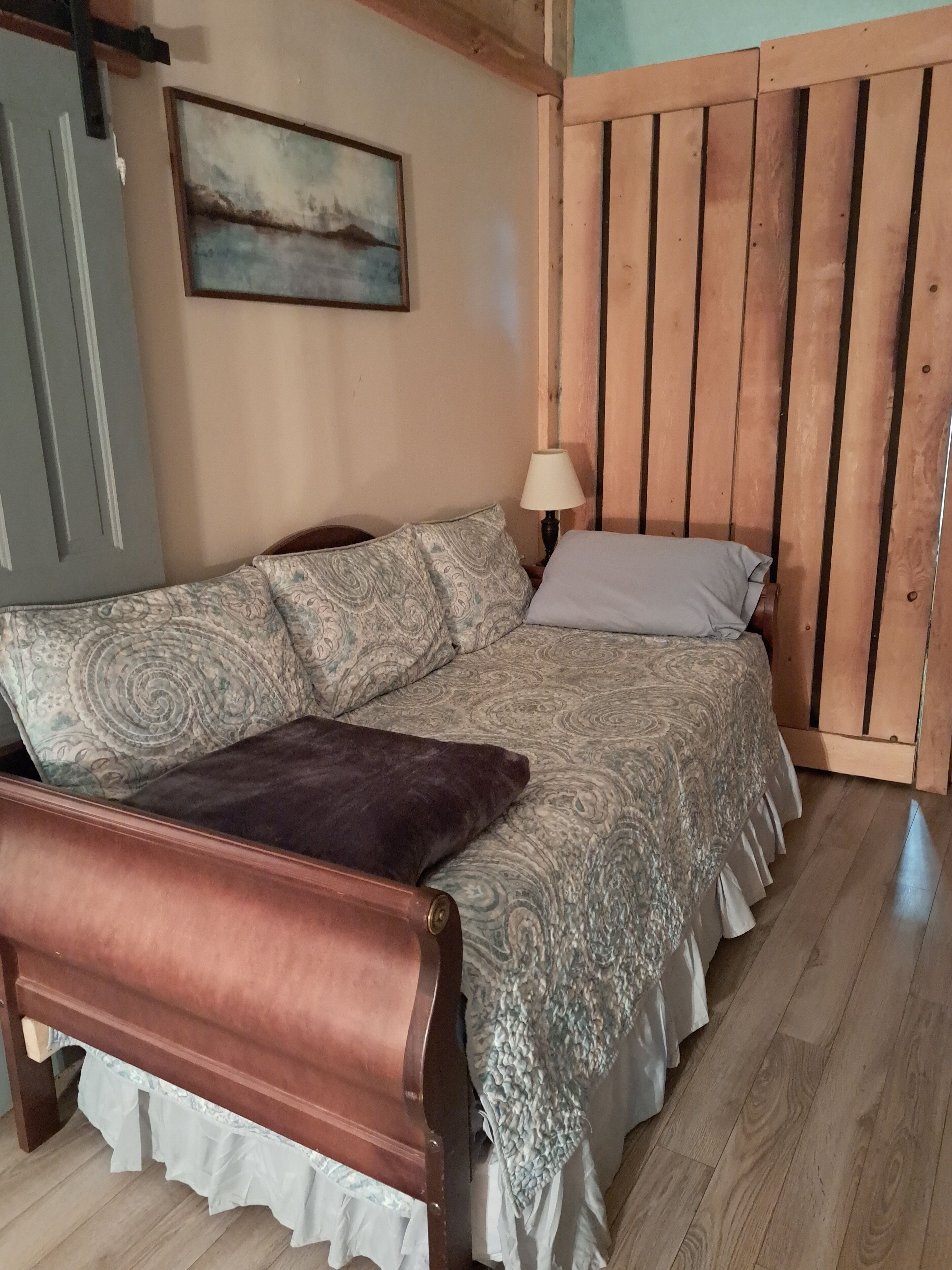 Cottage in the Woods B&B=The Bluebird Bungalow