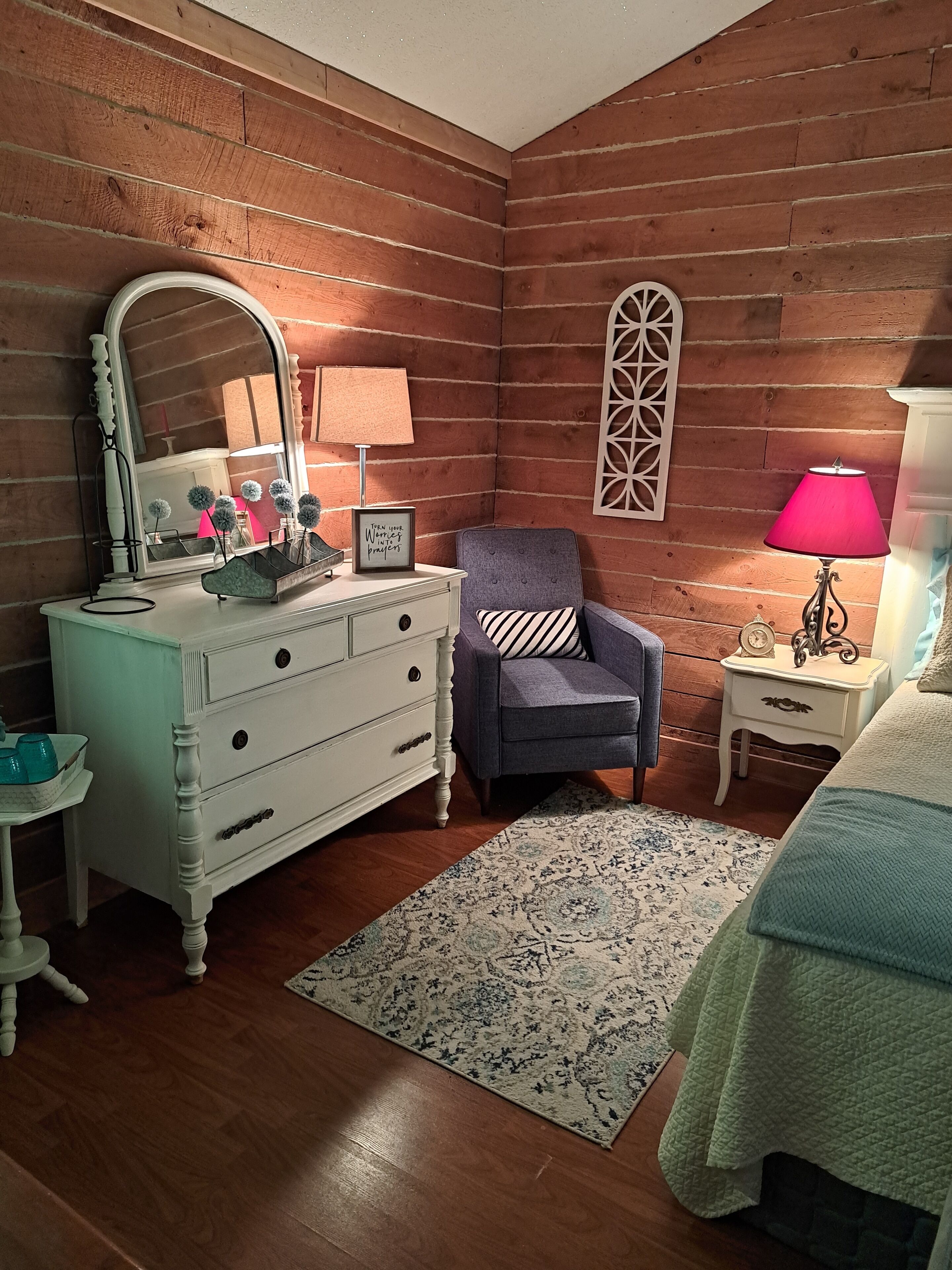 Cottage in the Woods B&B=The Bluebird Bungalow