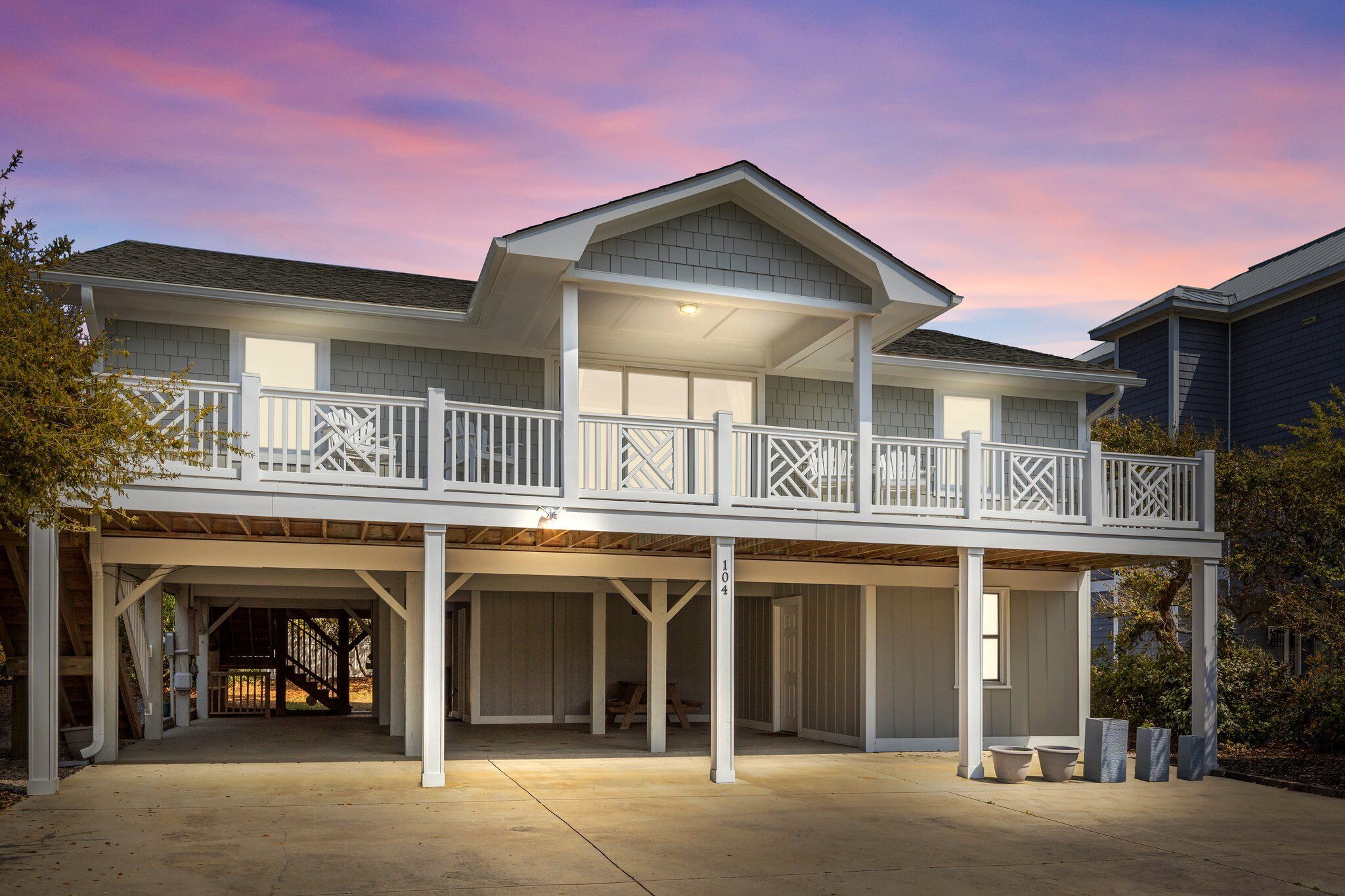 Oceanside beach home, 2 minute walk to beach