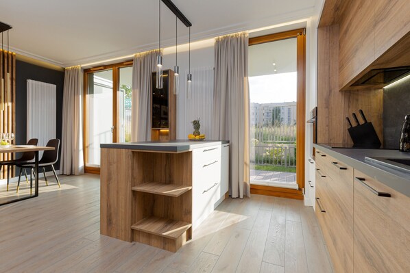 Lägenhet - 1 sovrum - terrass | Eget kök | Diskmaskin, kaffe- och tebryggare och grytor/köksredskap