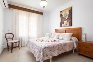 4 bedrooms, WiFi, bed sheets - Charming Villa Near the Most Beautiful Beach in North Mallorca (Alcúdia)