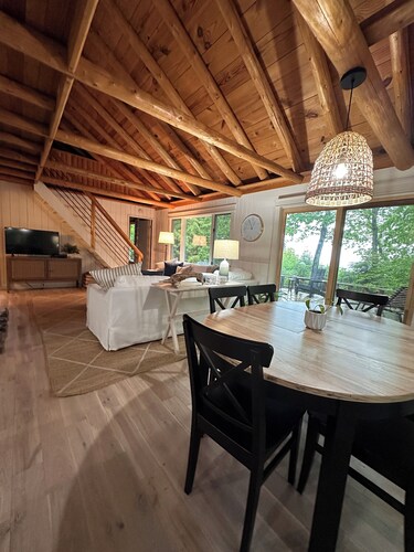 Cozy beachfront cottage in Harbor Springs/Good Hart/M-119/Tunnel of Trees.  