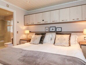 2 bedrooms, individually decorated, individually furnished, free WiFi