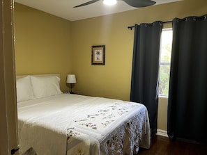 2 habitaciones, caja de seguridad en la habitación y escritorio 