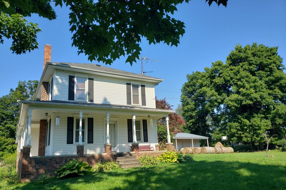 Country farmhouse close to Hillsdale College.