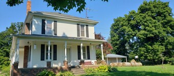 Country farmhouse close to Hillsdale College.