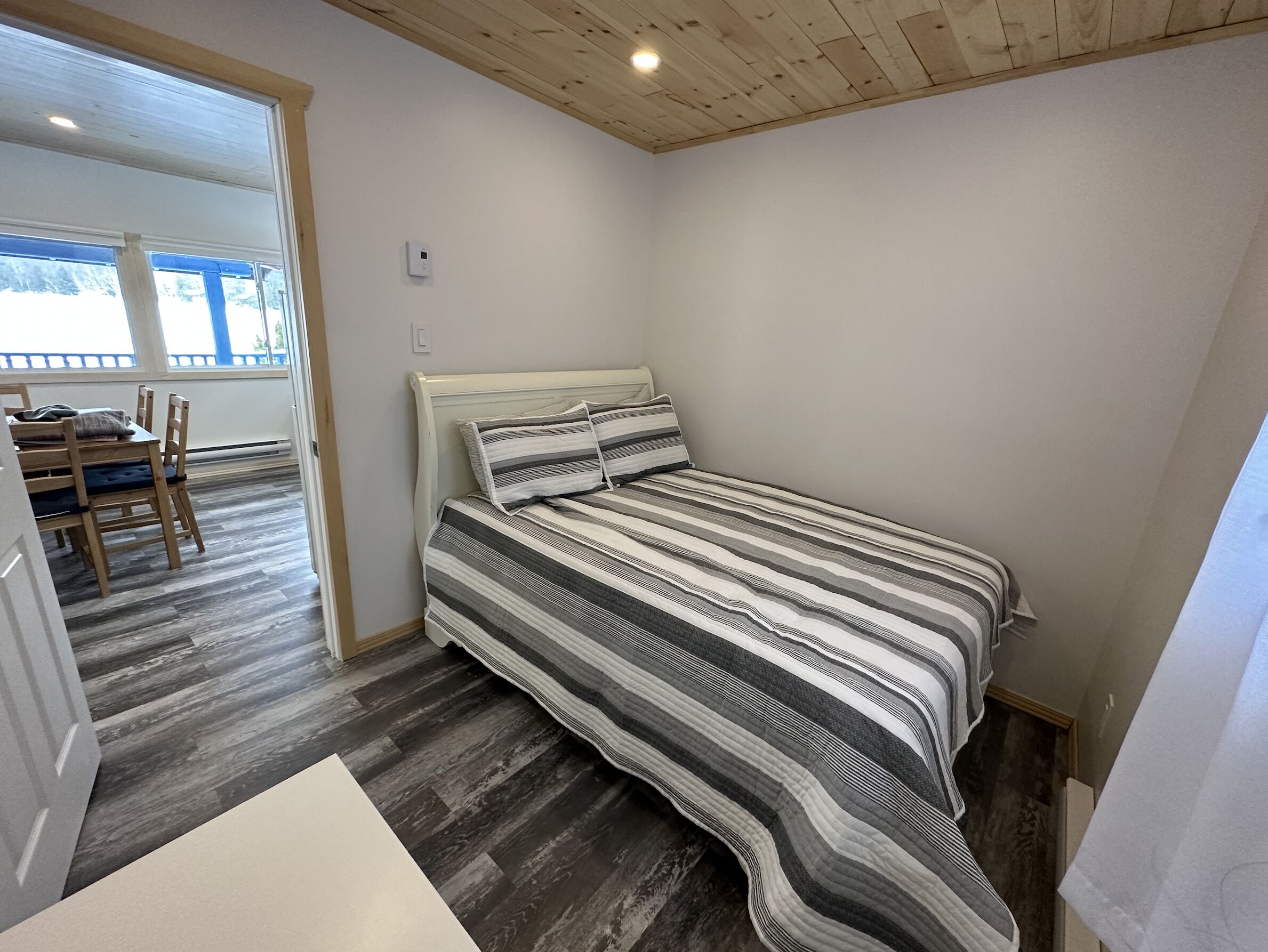 Charming 2-bedroom cottage by the water