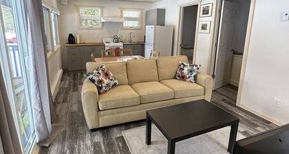 Charming 2-bedroom cottage by the water