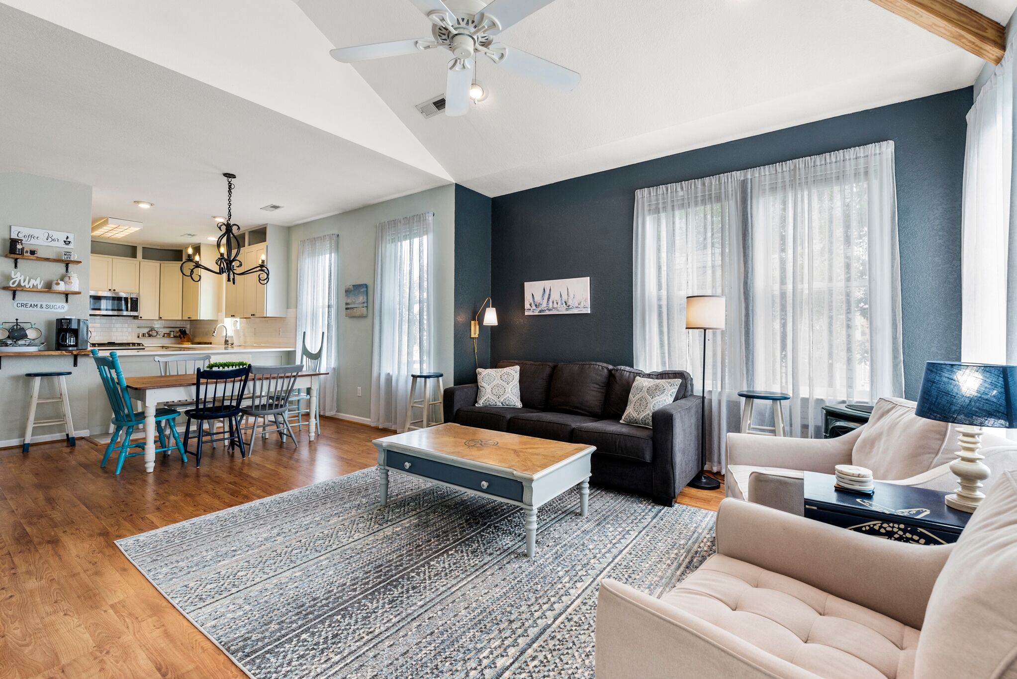 Pura Vida: Charming Soundside Home w/ Newly Remodeled Kitchen, Private Backyard