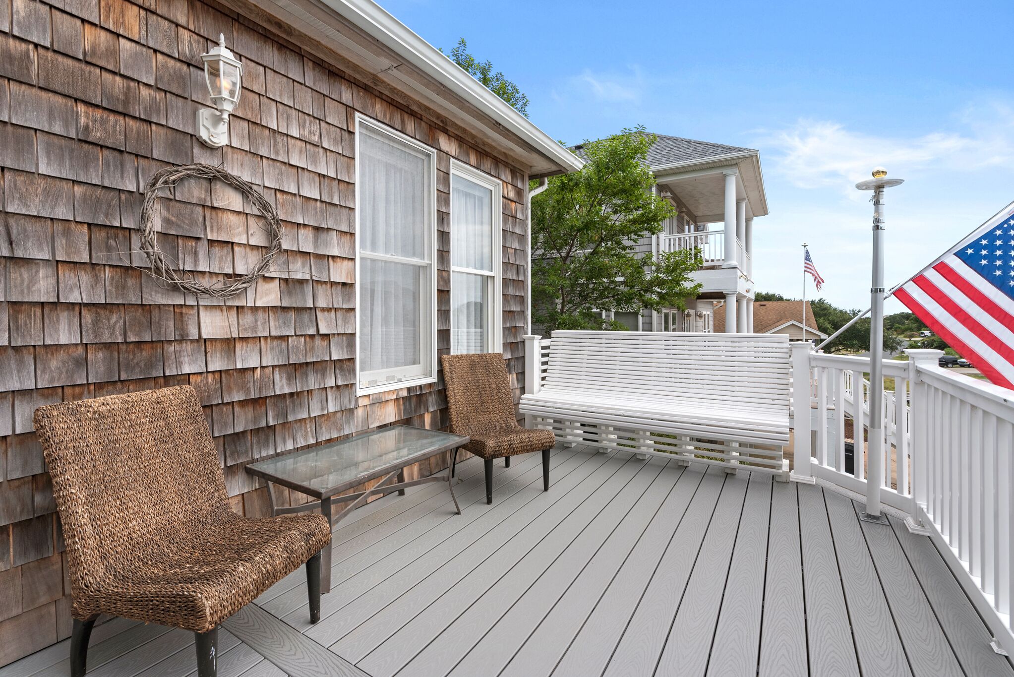 Pura Vida: Charming Soundside Home w/ Newly Remodeled Kitchen, Private Backyard