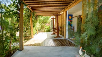 Vista frontal de la propiedad