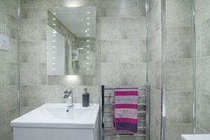 Combined shower/tub, hair dryer, towels, soap