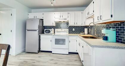 Sleepy Nook - Remodeled with Comfort & Style - steps from Spooky Nook Hamilton