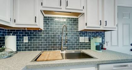 Sleepy Nook - Remodeled with Comfort & Style - steps from Spooky Nook Hamilton