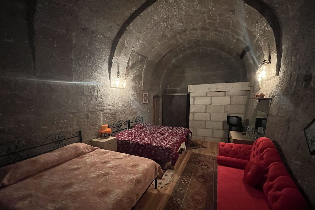 9 bedrooms, desk, laptop workspace, free WiFi