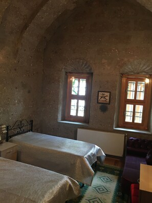 9 bedrooms, individually furnished, desk, laptop workspace - Hekimkonagi Butik OtelS (Guzelyurt)