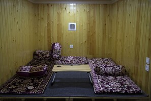 Family dining - Sanor Capsule Hotel - Hostel (Tashkent)