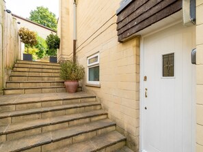 Exterior detail - One bed flat with stunning views and free parking - Pass the Keys (Bath)
