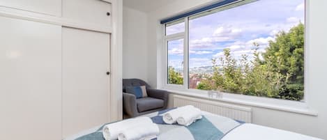 1 soverom, strykejern/-brett, wi-fi (inkludert) og sengetøy