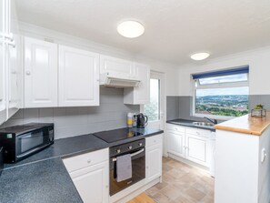 ثلاجة، ميكروويف، فرن، محمصة خبز