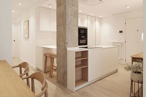 Een vaatwasser, een broodrooster